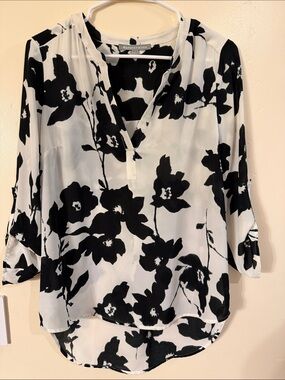 Daniel Rainn Black and White Floral V-Neck Roll-Tab Blouse